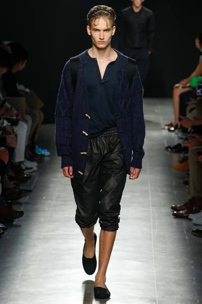 Look 10